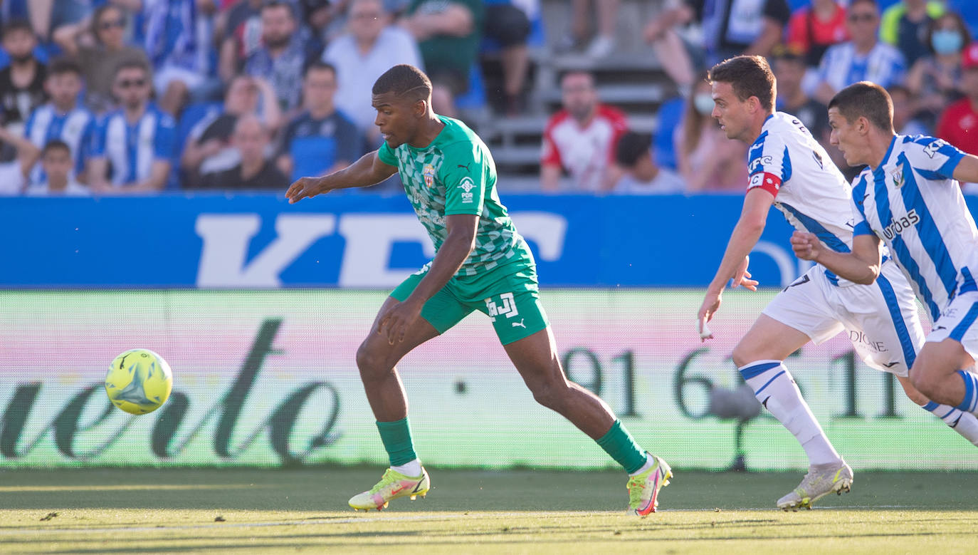 El partido del Almería en Butarque, a pie de campo