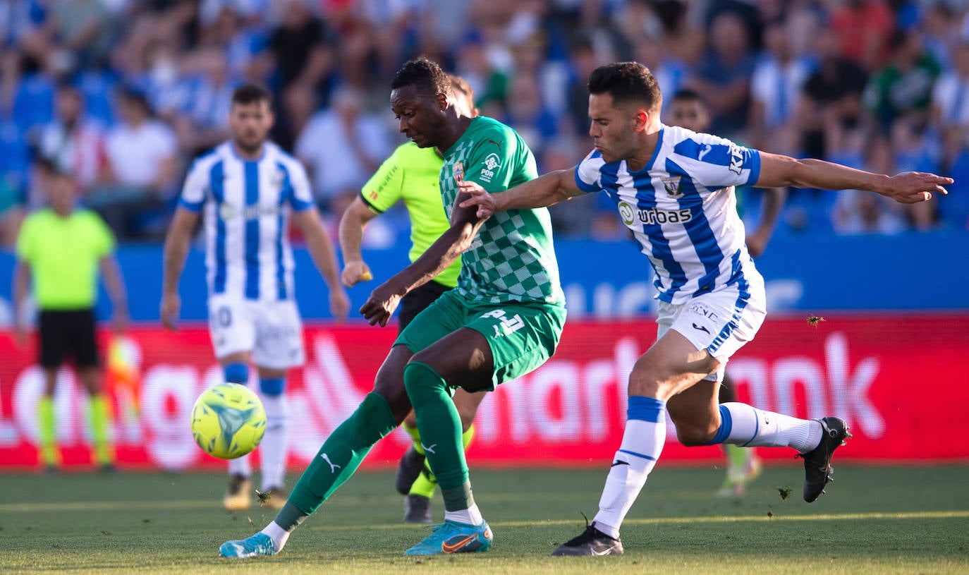 El partido del Almería en Butarque, a pie de campo