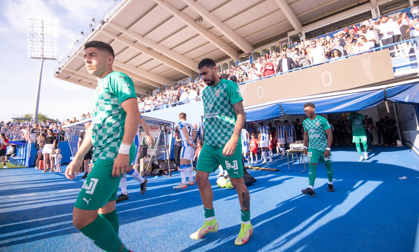 El partido del Almería en Butarque, a pie de campo
