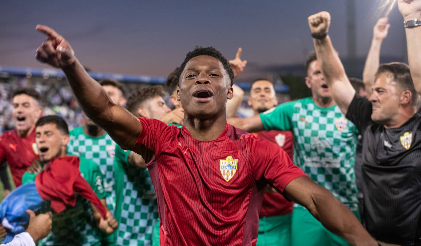 El partido del Almería en Butarque, a pie de campo