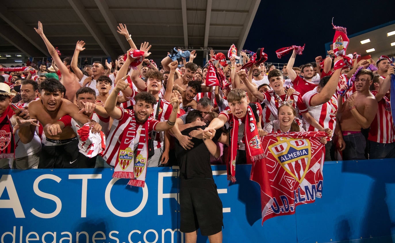 El partido del Almería en Butarque, a pie de campo