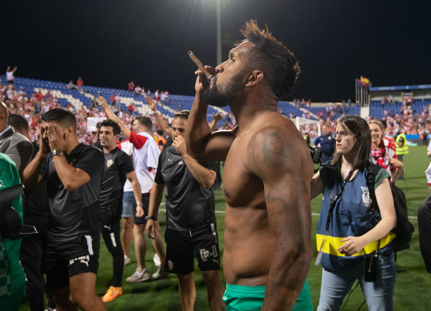 El partido del Almería en Butarque, a pie de campo