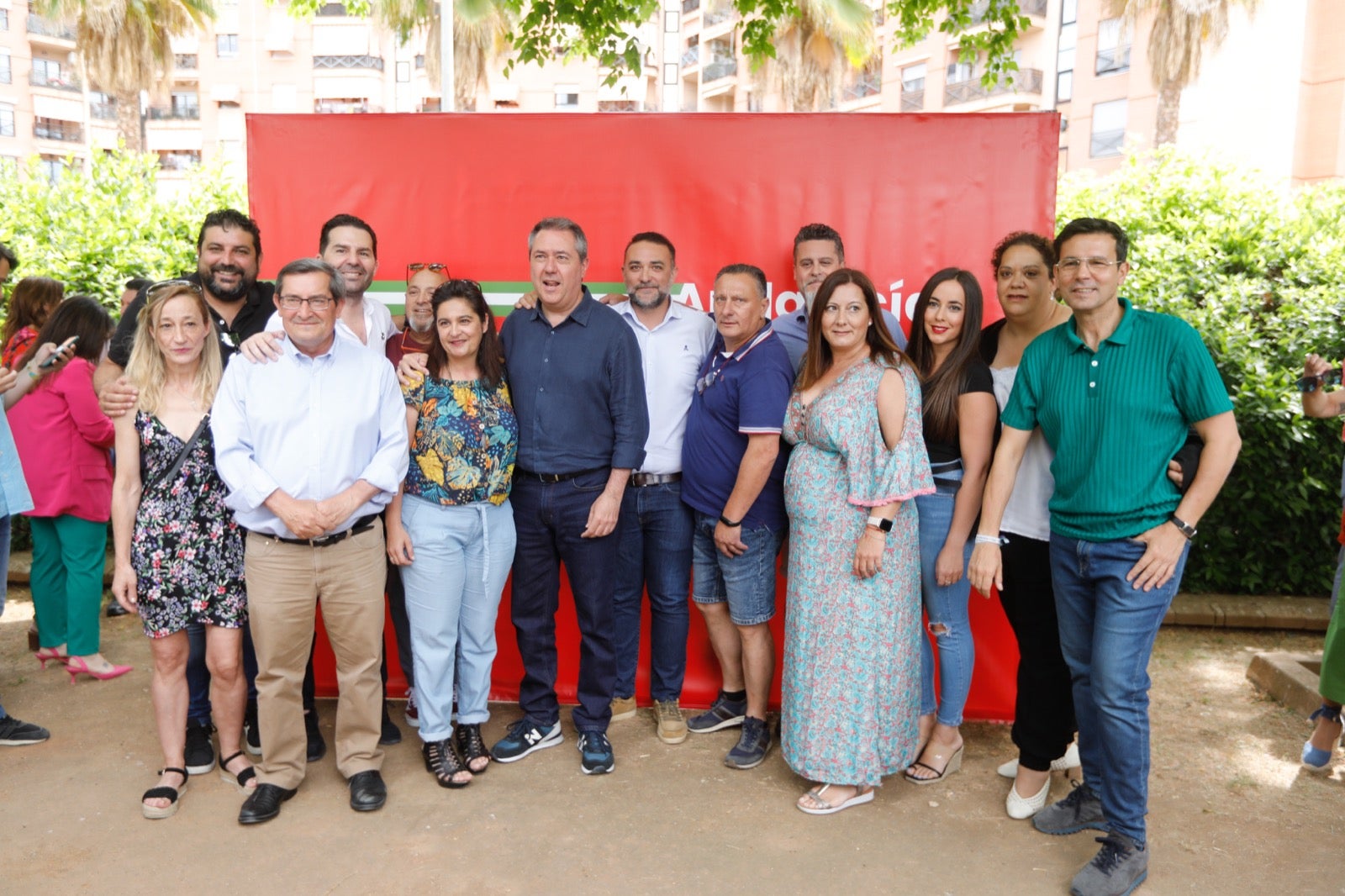 Más de 80 imágenes de los ediles socialistas de la provincia con el candidato del partido a la presidencia de la Junta