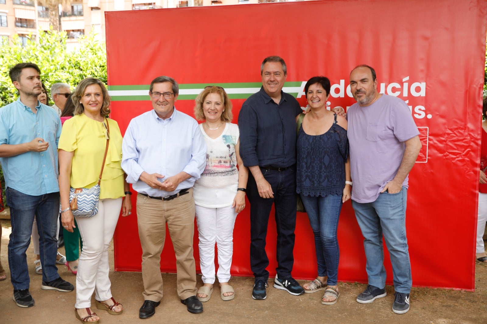 Más de 80 imágenes de los ediles socialistas de la provincia con el candidato del partido a la presidencia de la Junta