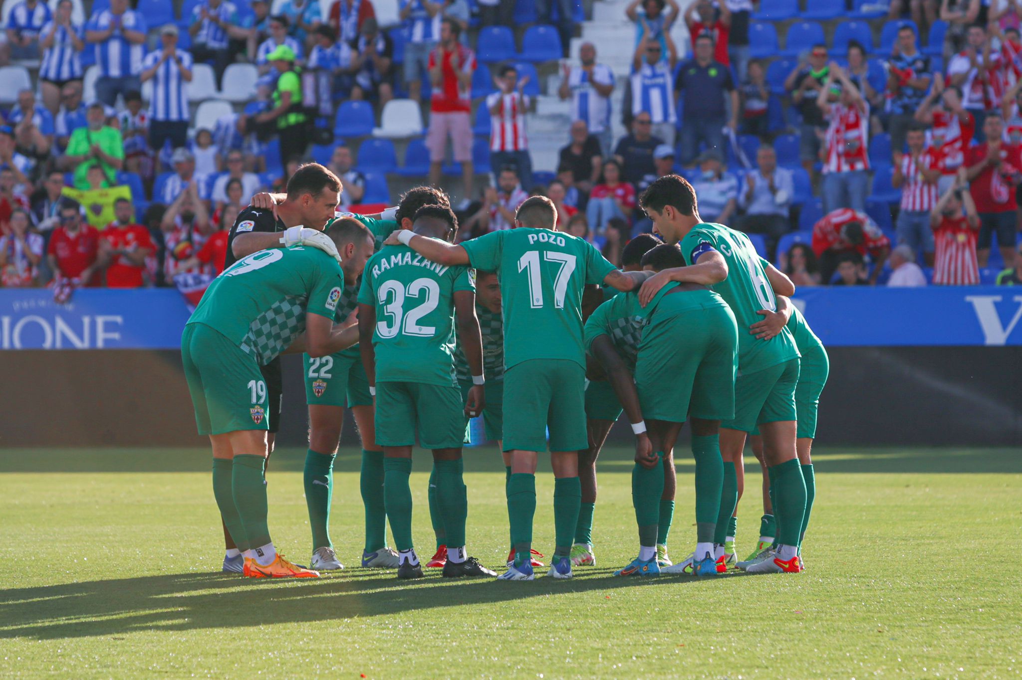 El partido del Almería en Butarque, a pie de campo