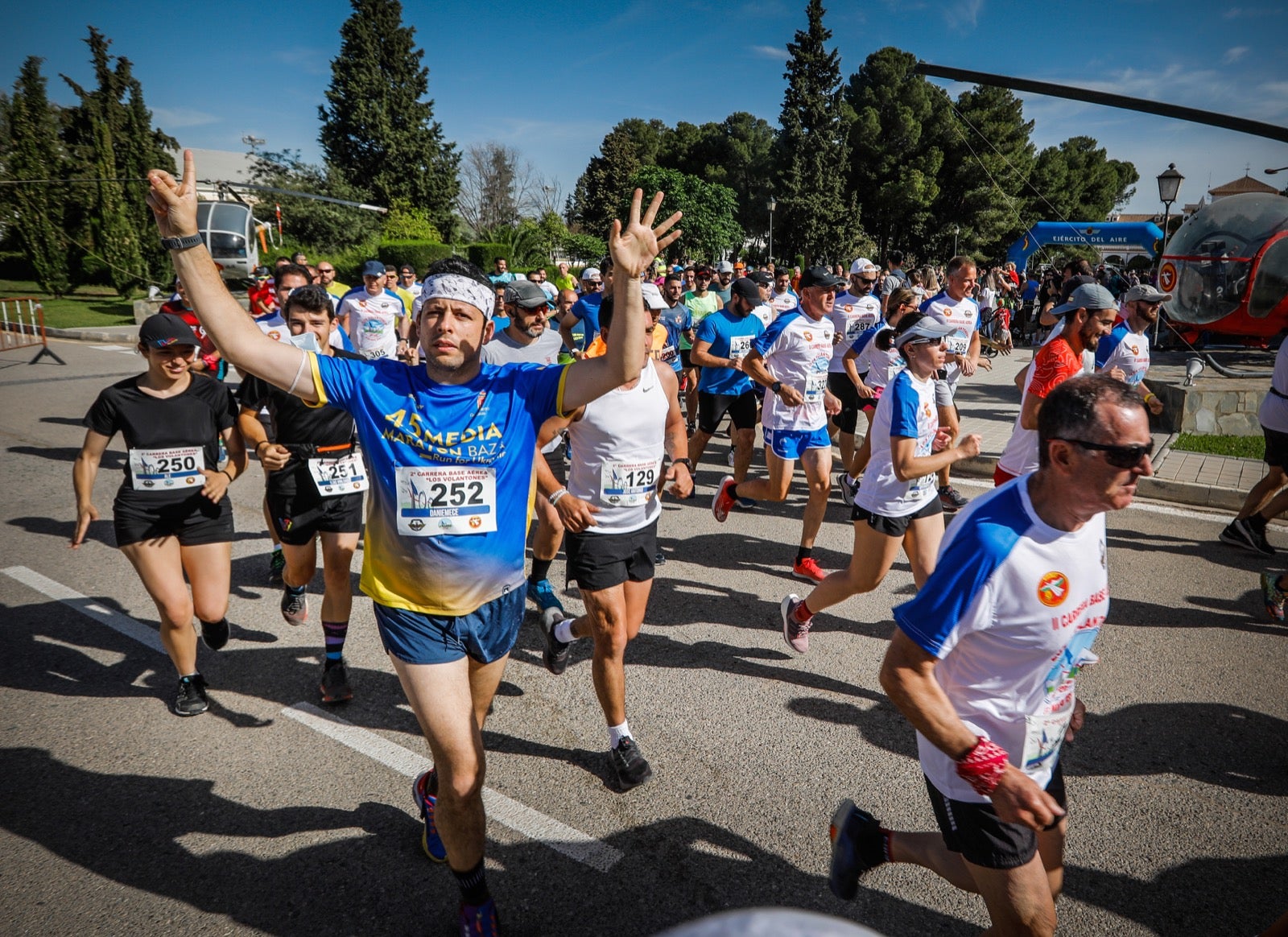 Así se ha desarrollado la segunda carrera de 'Los Volantones', celebrada con motivo de los actos del centenario de la base