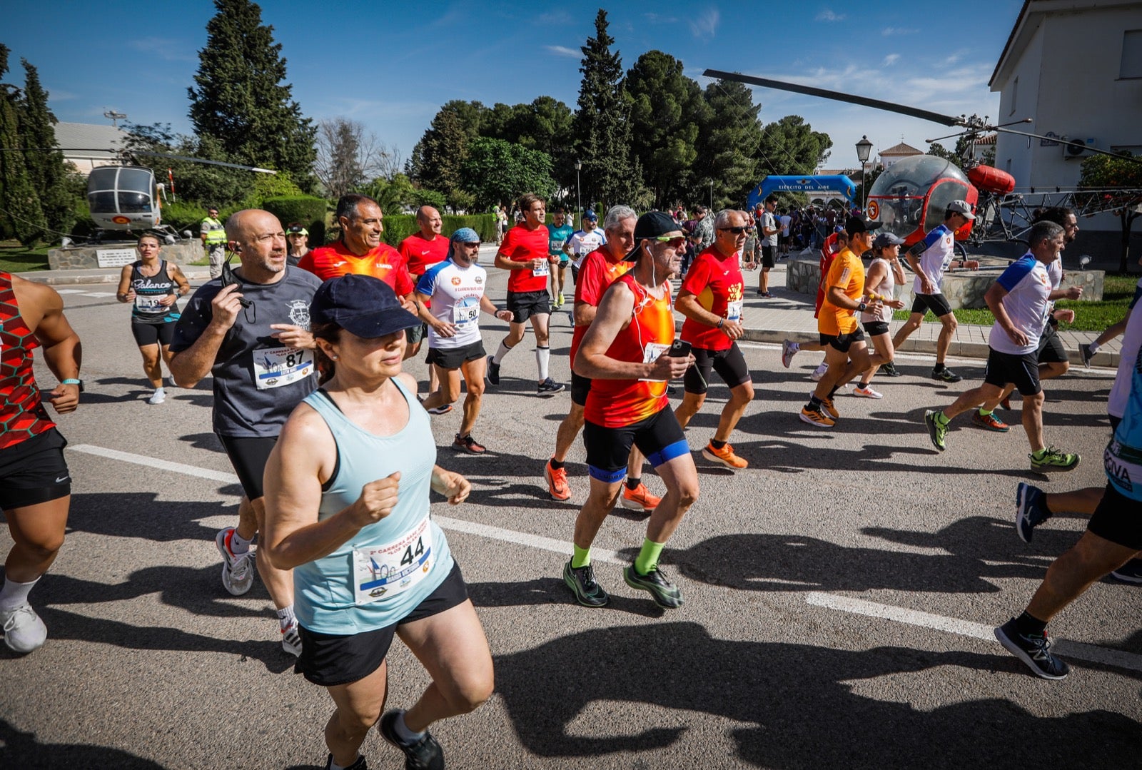 Así se ha desarrollado la segunda carrera de 'Los Volantones', celebrada con motivo de los actos del centenario de la base