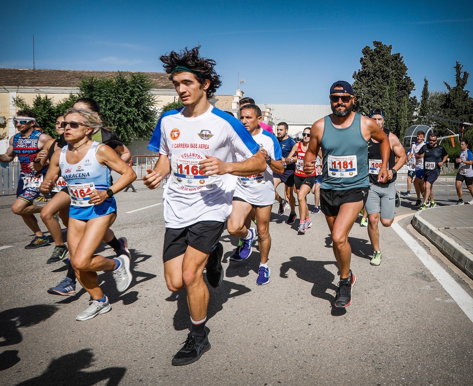 Así se ha desarrollado la segunda carrera de 'Los Volantones', celebrada con motivo de los actos del centenario de la base