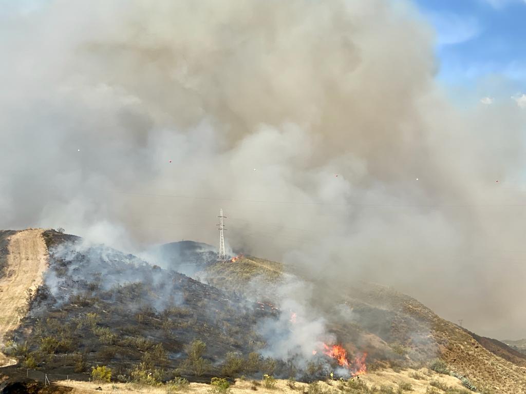 El fuego se ha originado en una zona cercana a viviendas y la Abadía del Sacromonte