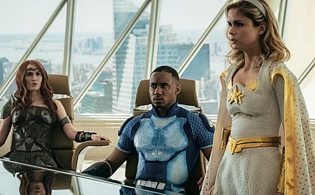 La Reina Maeve, A-tren y Luz Estelar, en la primera temporada.