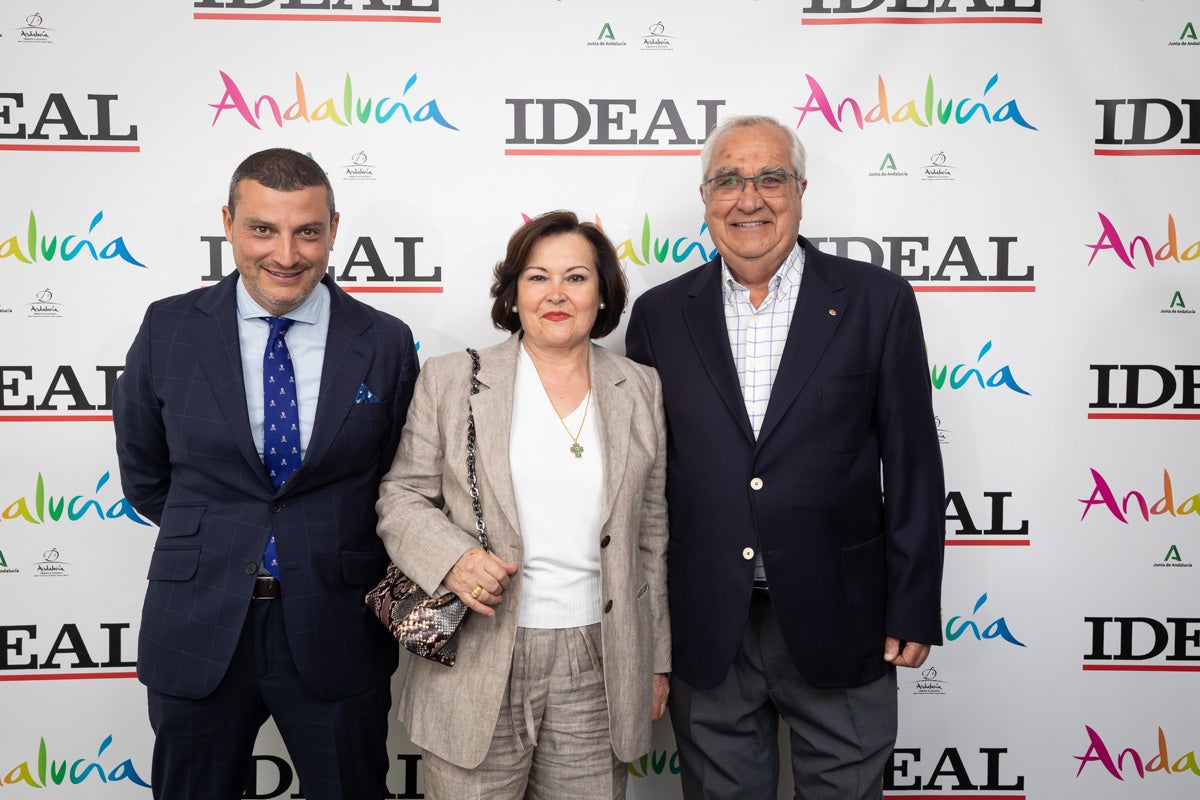 Se ha reconocido a lo mejor del sector granadino en cinco categorías: Mejor Hotel, Mejor Cocinero, Mejor Alojamiento Rural, Mejor Taberna y Mejor Restaurante