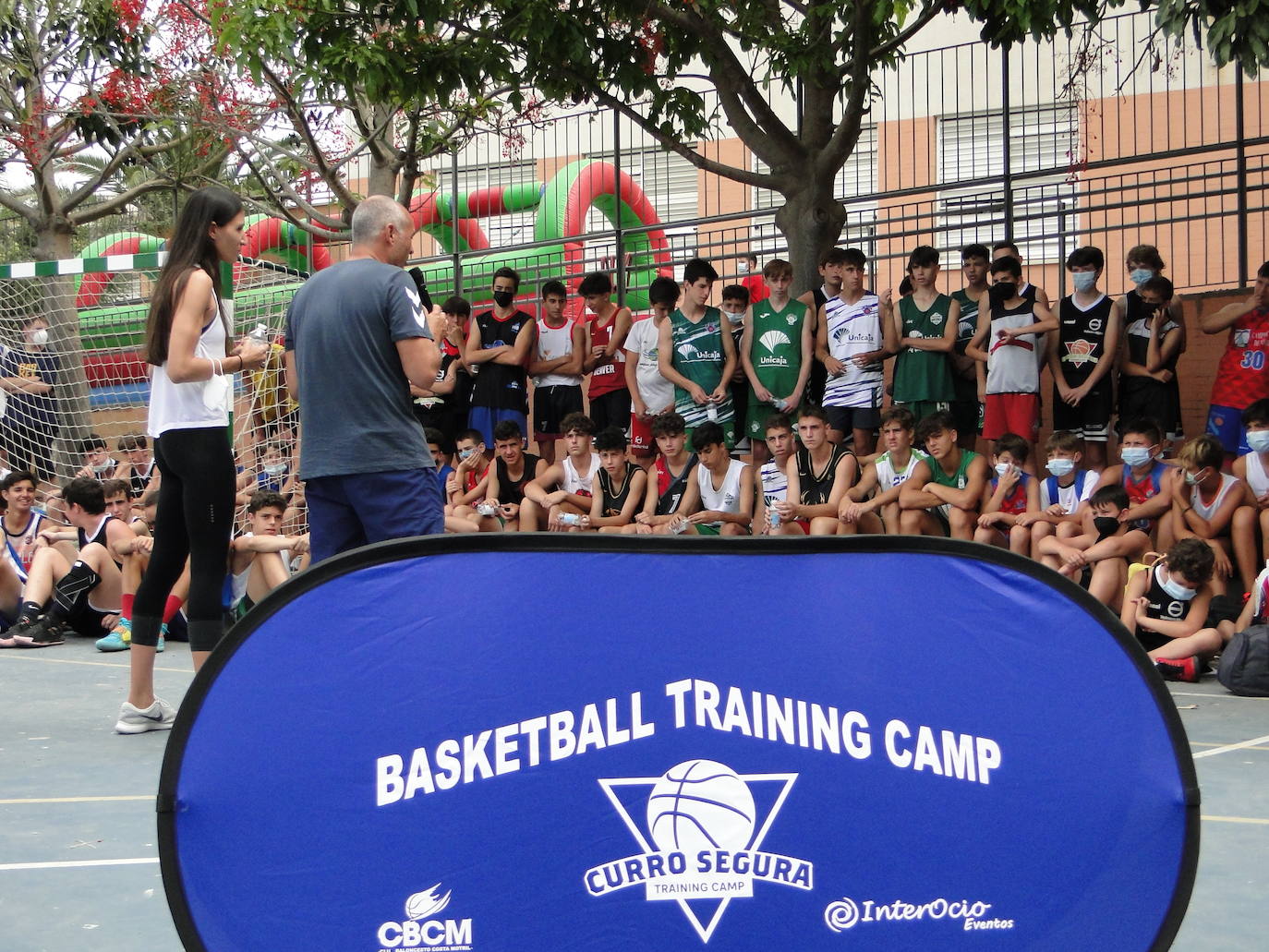 Charla de Belén Arrojo (i) y Curro Segura en el campus de este último del pasado año en Motril. 