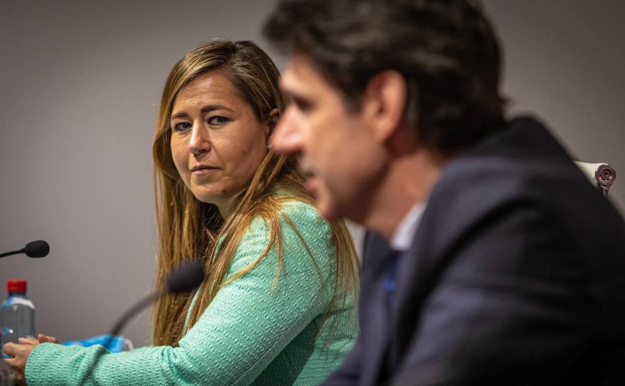 Patricia Rodríguez, hasta este miércoles directora general del Granada, durante la presentación de Aitor Karanka. 