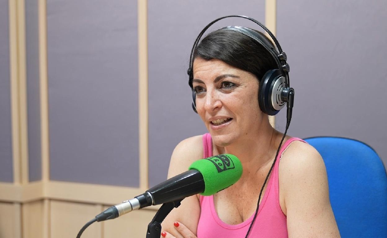 La cabeza de cartel de Vox a las elecciones al Parlamento de Andalucía de 19 de junio, Macarena Olona, este viernes en una entrevista en radio. 