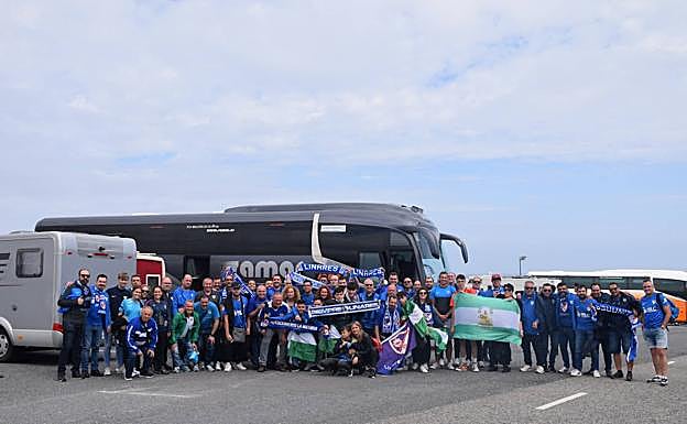 Autobuses de azulillos al llegar a Galicia. 