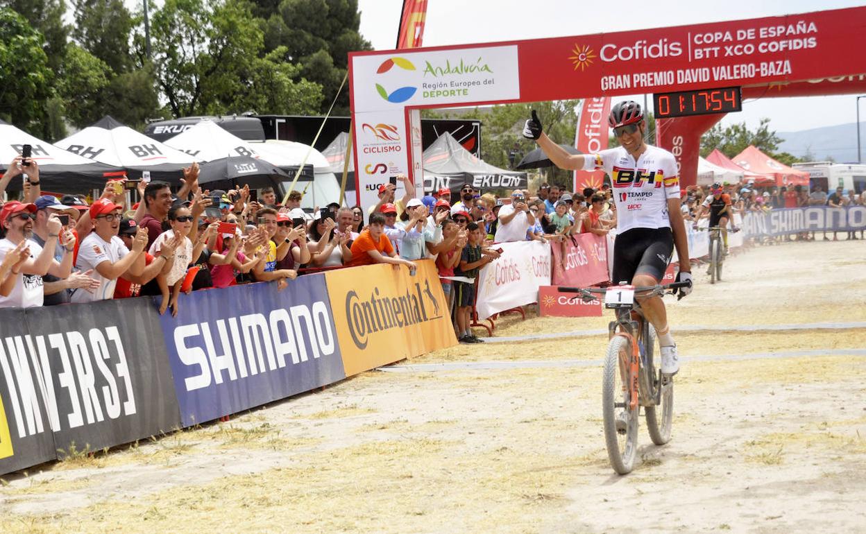 David Valero, tras cruzar la línea de meta.