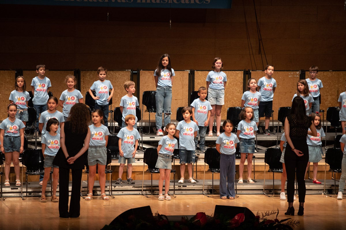 Los alumnos de Iniciativas musicales, sobre el escenario.