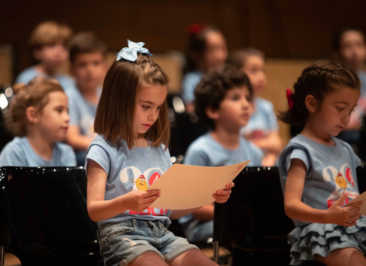 Los alumnos de Iniciativas musicales, sobre el escenario.