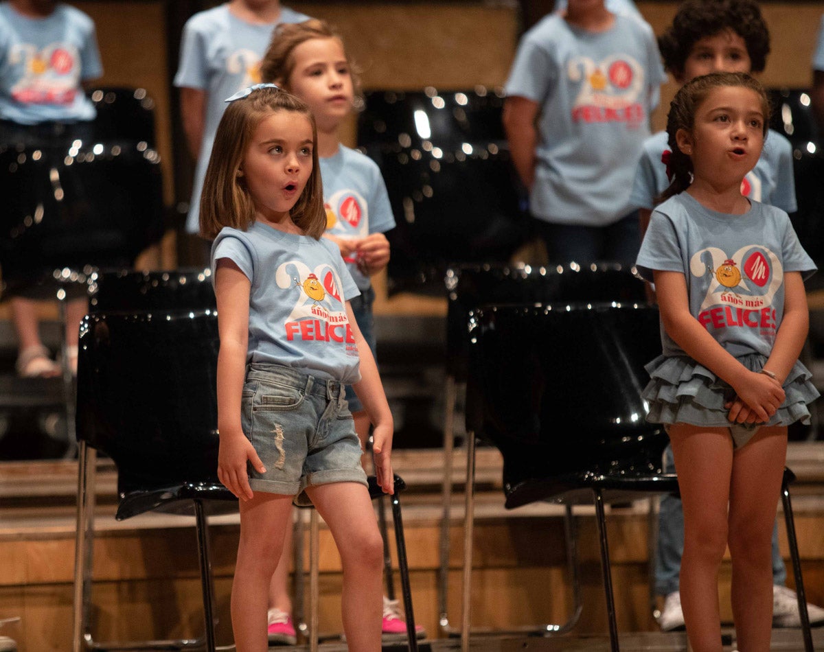 Los alumnos de Iniciativas musicales, sobre el escenario.
