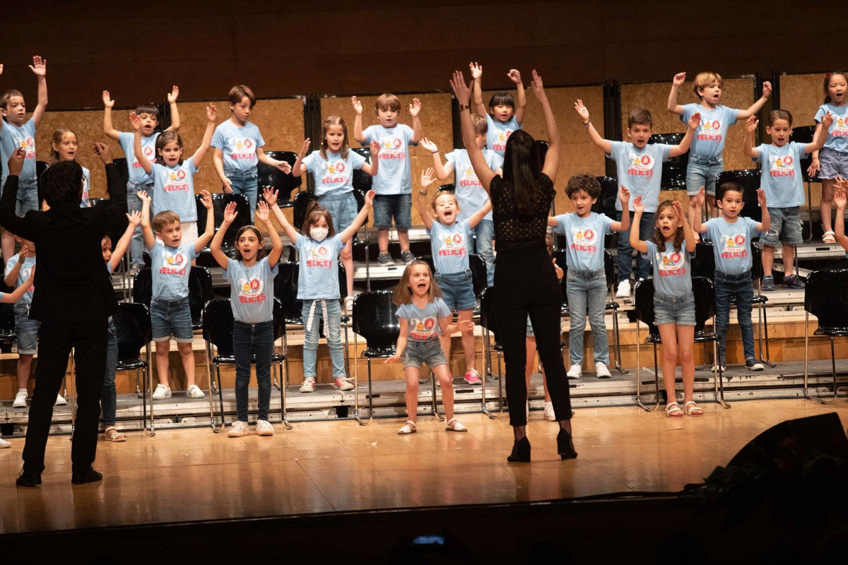 Los alumnos de Iniciativas musicales, sobre el escenario.