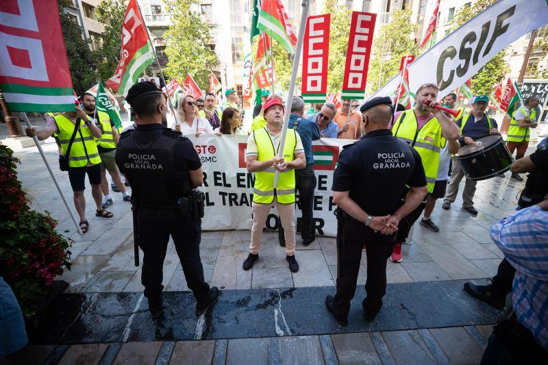 Trabajadores de Rober concentrados esta mañana de miércoles en la plaza del Carmen, donde ha culminado la manifestación. 