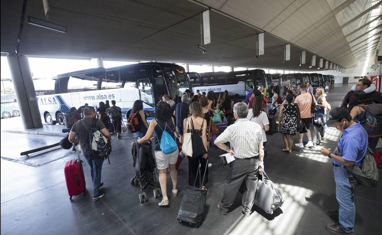 Ambiente en la estación de autobuses.