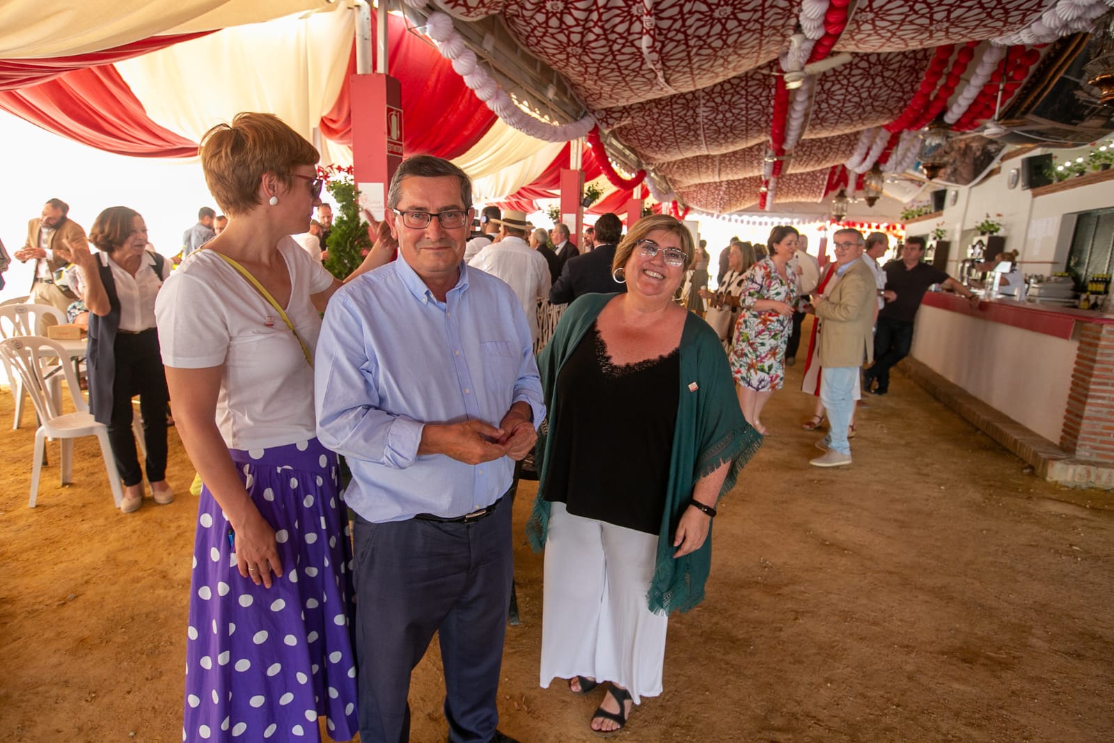 Una copa de bienvenida para arrancar el lunes de Corpus en el recinto ferial