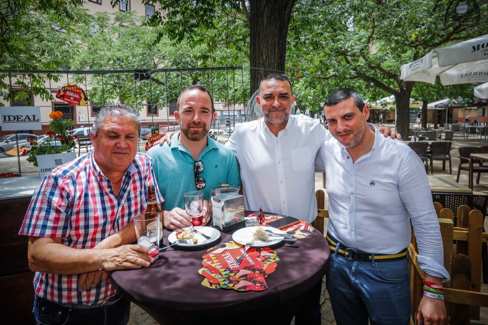 ¿Has estado en el restaurante de la Plaza de Toros celebrando la Feria de Día? Aquí puedes verte