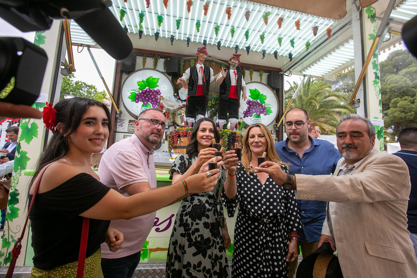 Tanto PP como Ciudadanos han hecho campaña en el Ferial de Almanjáyar, con Juanma Moreno, Marifrán Carazo, Francisco Rodríguez por un lado, y Juan Marín, Inés Arrimadas y Concha Insúa por otro