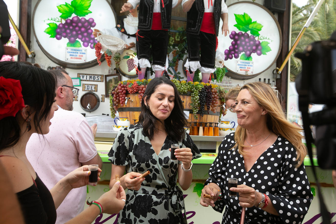 Tanto PP como Ciudadanos han hecho campaña en el Ferial de Almanjáyar, con Juanma Moreno, Marifrán Carazo, Francisco Rodríguez por un lado, y Juan Marín, Inés Arrimadas y Concha Insúa por otro