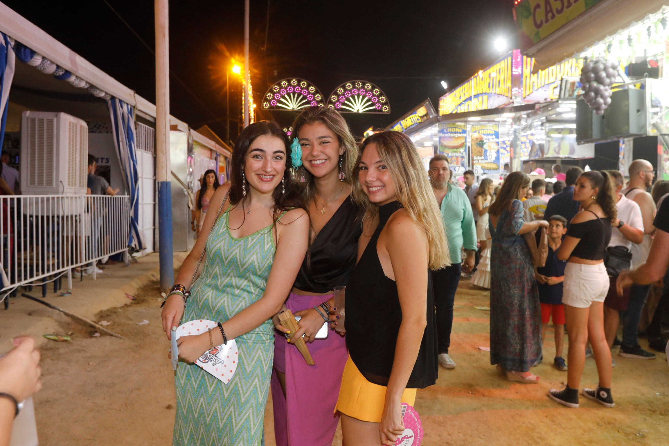 Ambiente nocturno en el recinto ferial de Almanjáyar.