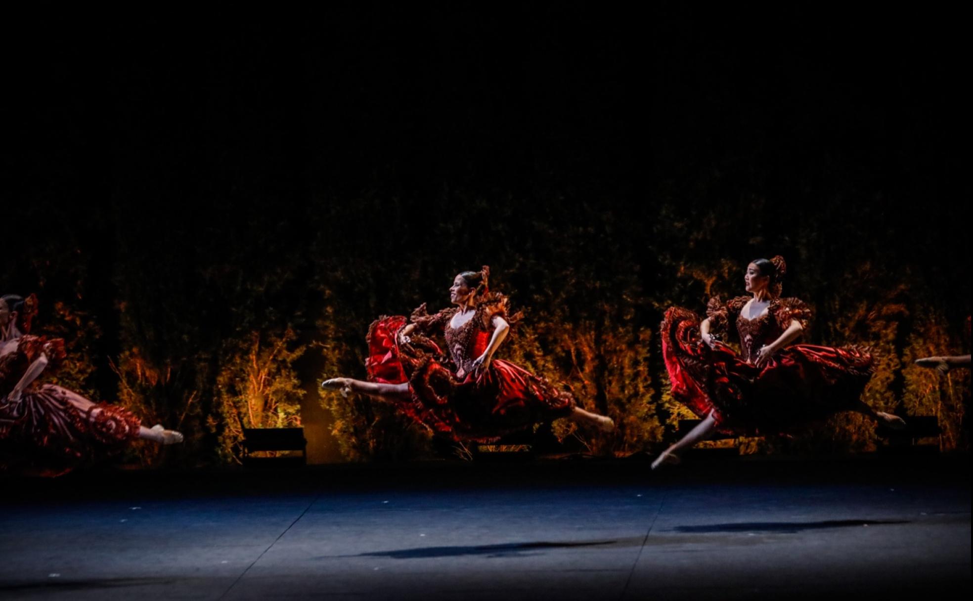 El Ballet Nacional ejecuta su 'Invocación bolera', en el Teatro del Generalife . 