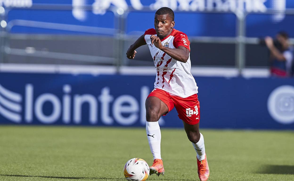 Sergio Akieme, tras una muy buena temporada, es un activo atractivo en el mercado. 