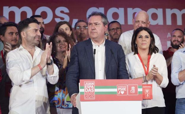 El candidato del PSOE a la presidencia de la Junta de Andalucía, Juan Espadas, durante la noche electoral en el PSOE-A. 