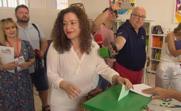 Nieto ha votado a partir de las 11,30 horas en el colegio electoral Huerta de la Cruz, en Algeciras.