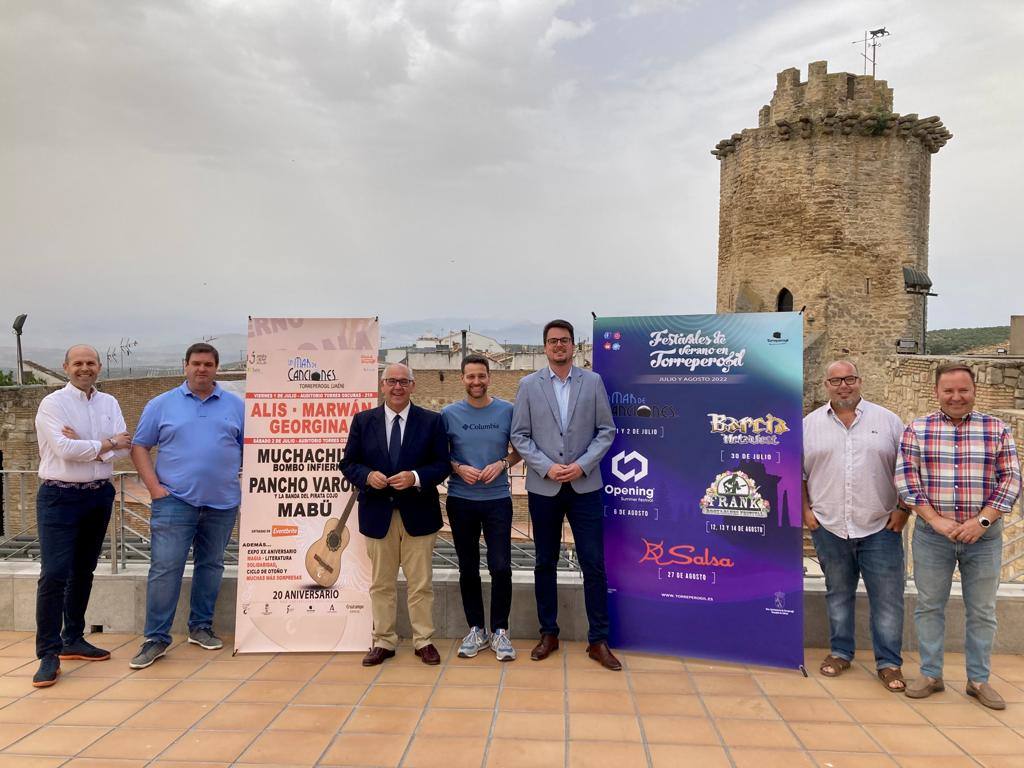 Autoridades y patrocinadores, en la presentación de la vigésima edición de Un Mar de Canciones.