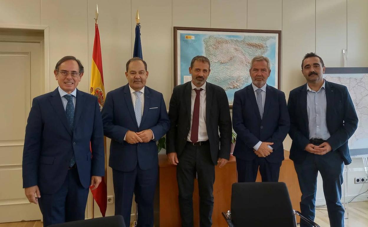 Los empresarios del litoral y el presidente del puerto se reunieron con el secretario de Estado de Infraestructuras.