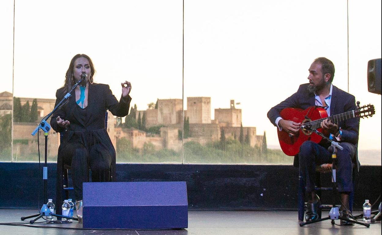 María Terremoto encandiló al público que se congregó anoche en la Chumbera. 
