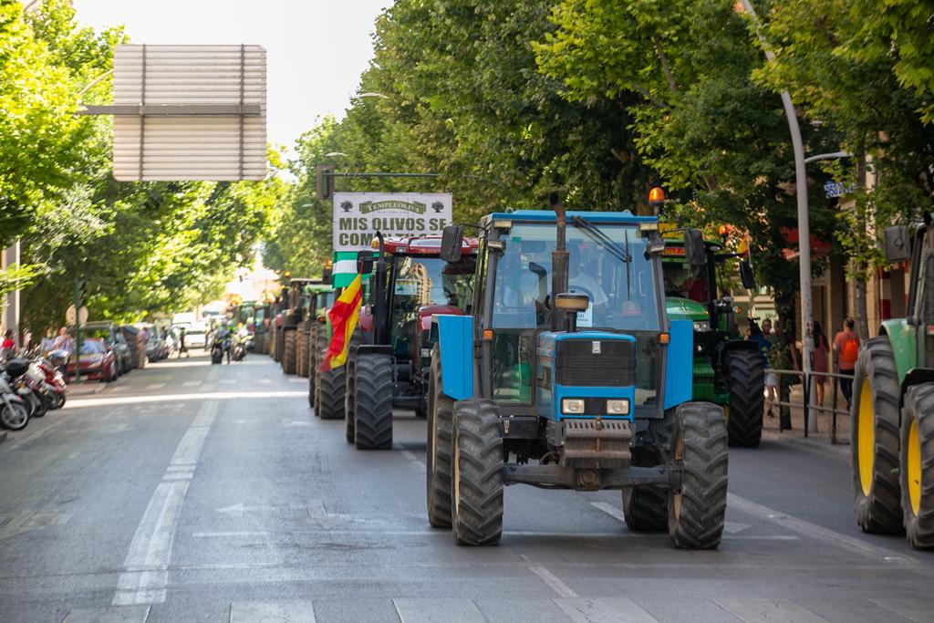 200 tractores marchan por el centro para protestar por el precio de los carburantes y de la electricidad
