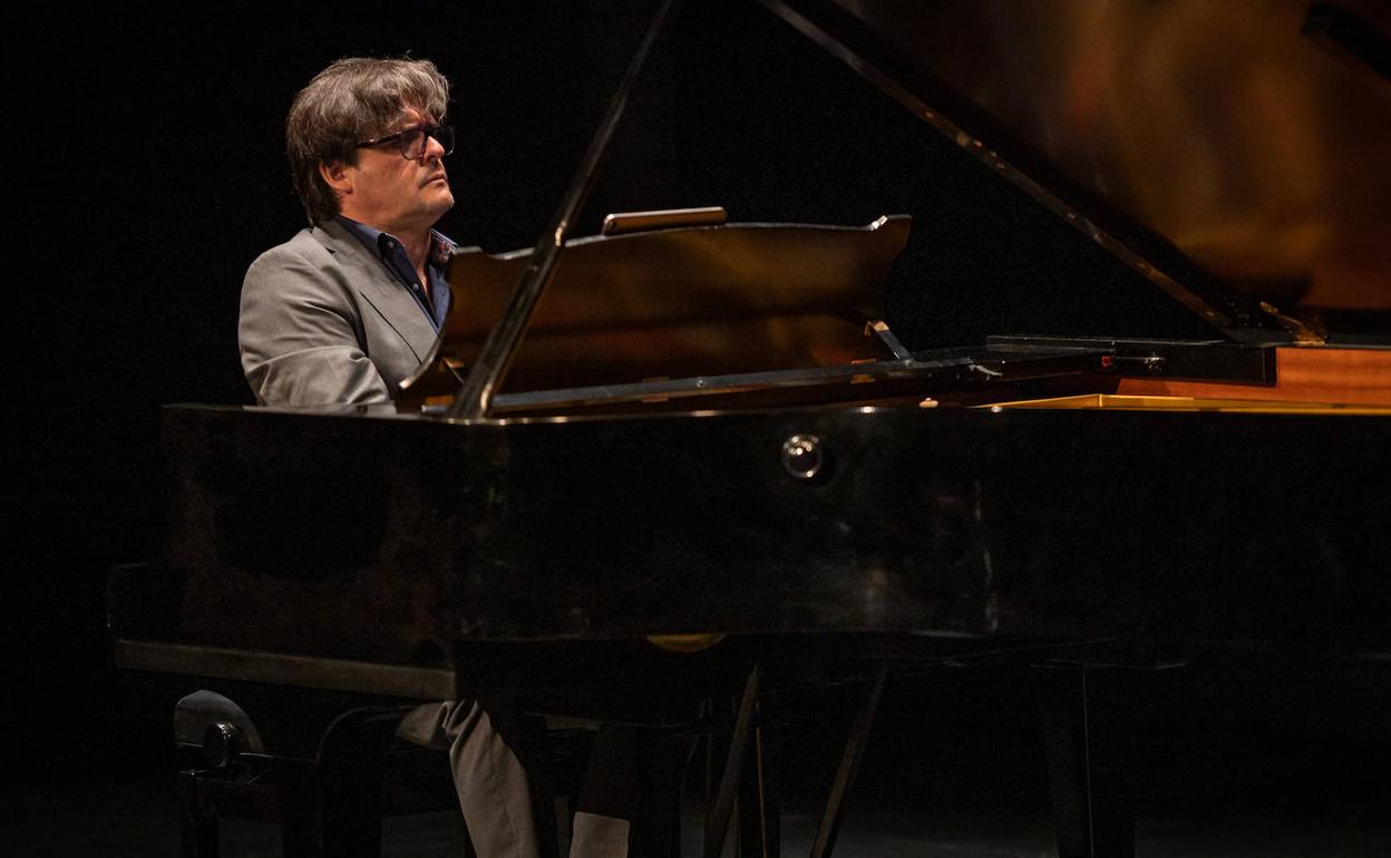 Un momento del recital de anoche con Juan Carlos Garvayo en el Centro Lorca. 