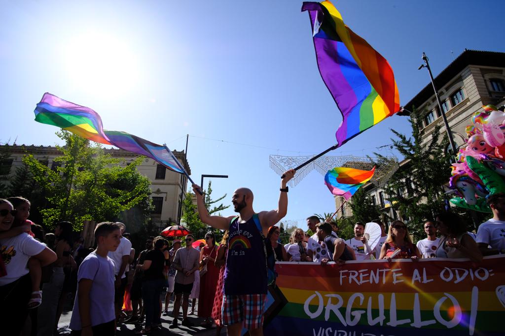 Imagen principal - Distintos momentos de la marcha por Gran Vía.