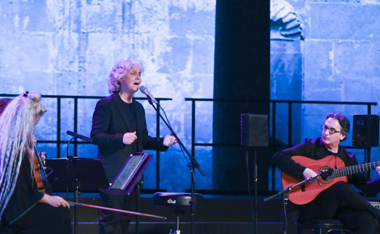 La cantaora Mayte Martín durante su actuación el jueves en el Palacio Carlos V. 