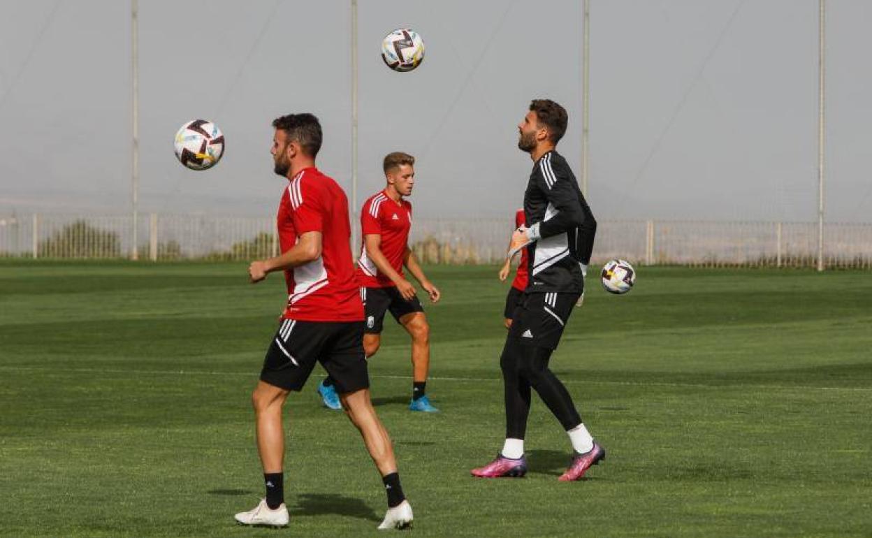 Maximiano (drcha), junto a Quini e Isma Ruiz. 