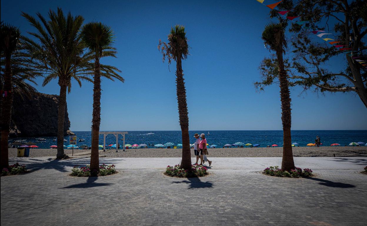 Veraneantes y ciudadanos ya transitaban este sábado por el nuevo paseo. 
