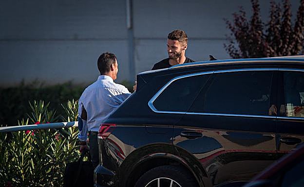 Domingos Duarte saluda a Paco Morales. 