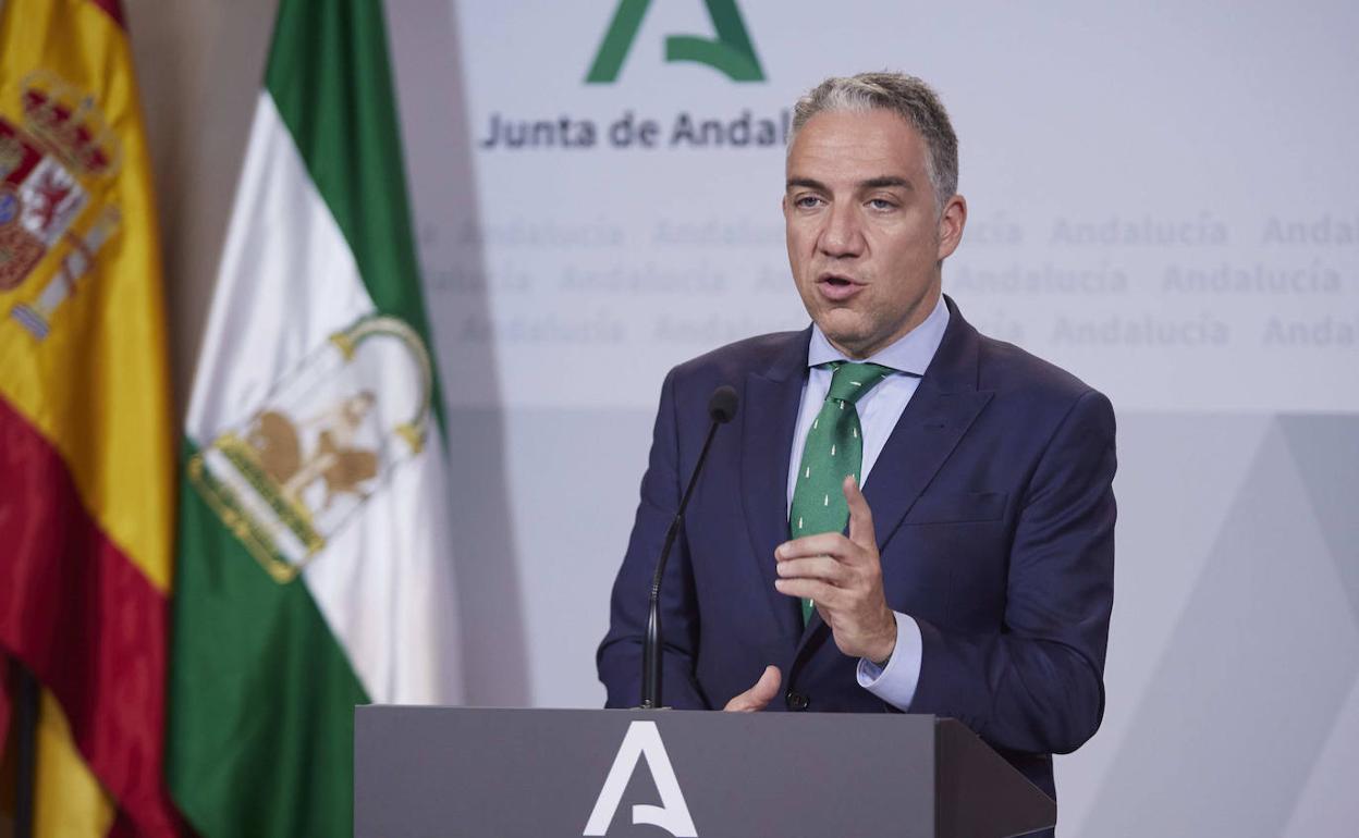 El consejero de Presidencia en funciones de la Junta de Andalucía, Elías Bendodo, durante la rueda de prensa.