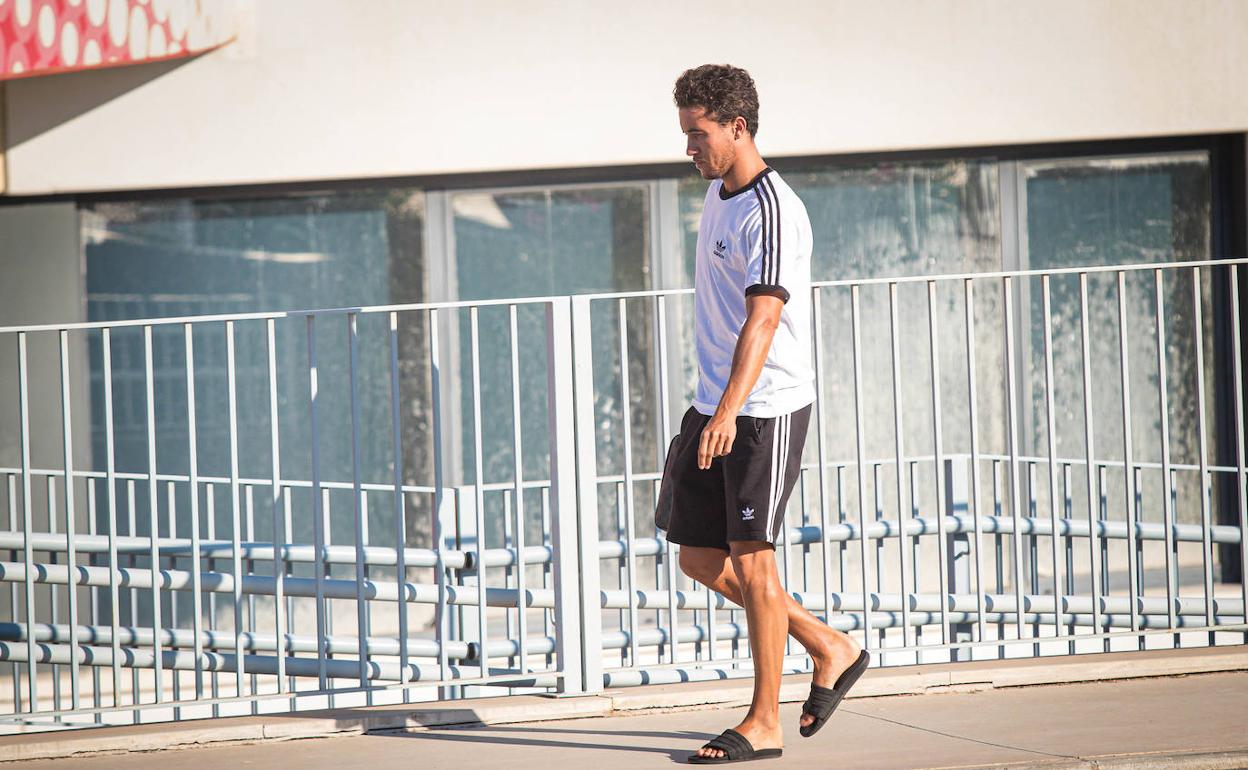 Luis Milla, a la entrada a la Ciudad Deportiva. 