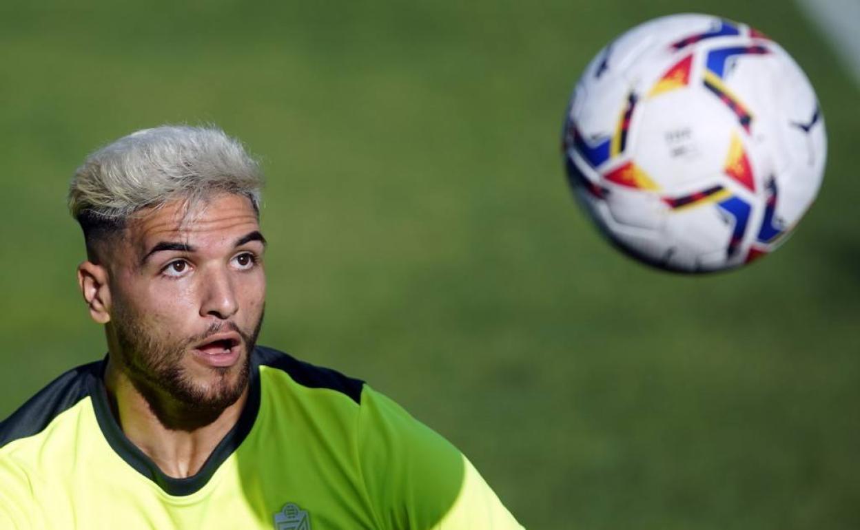 Antoñín, en un entrenamiento con el Granada. 