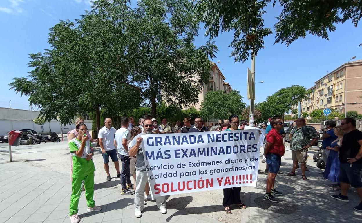 Concentración ante la Jefatura de Tráfico. 