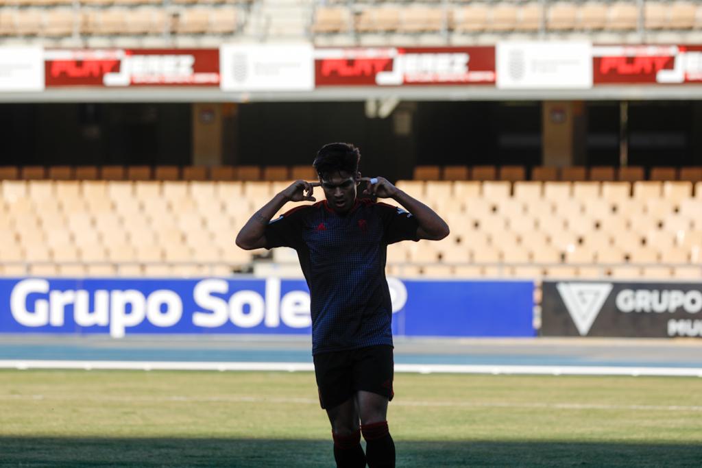Fotos: Las imágenes del triangular entre el Granada, el Xerez y el Real Madrid Castilla